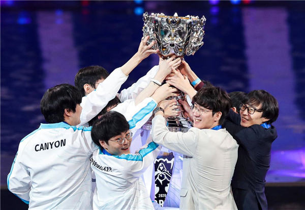 2022LPL夏季季后总决赛，16：30 JDG vs TES(BO5)，晴天首发！